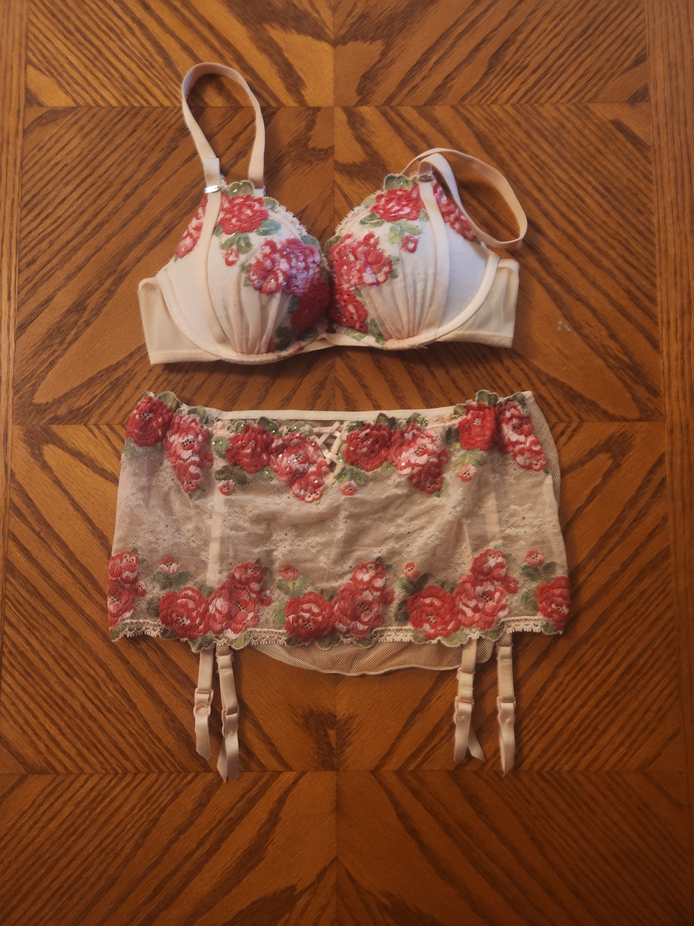 Victoria's Secret Blush Pink Bra & Floral Garter Set